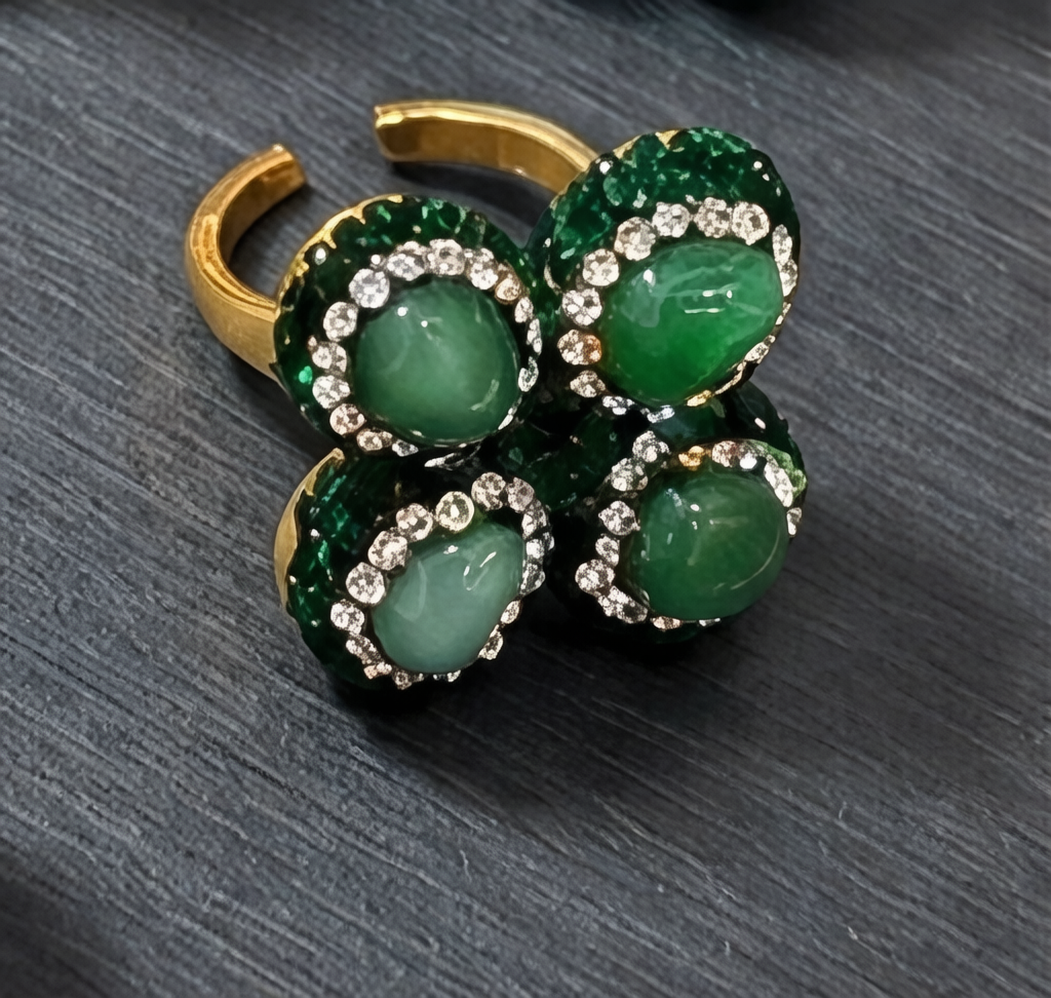 Four‑Leaf Clover Natural Crystal Full Rhinestone Statement Ring