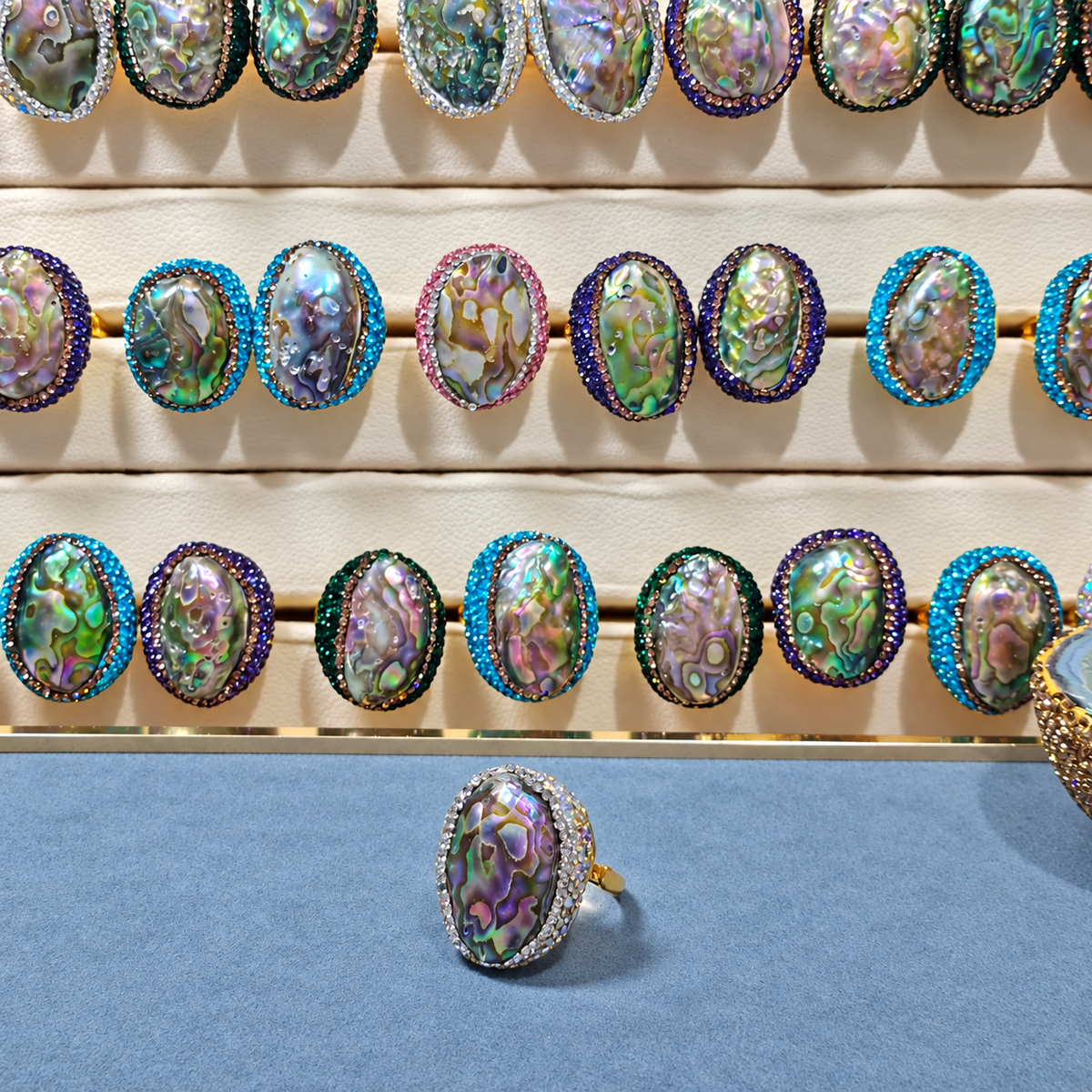 New Arrival Wholesale Natural Abalone Shell Full Rhinestone Inlaid Natural Stone Statement Ring