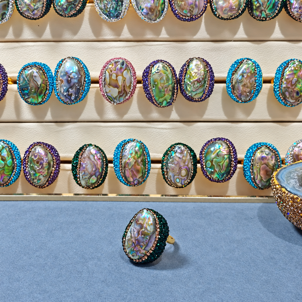 New Arrival Wholesale Natural Abalone Shell Full Rhinestone Inlaid Natural Stone Statement Ring