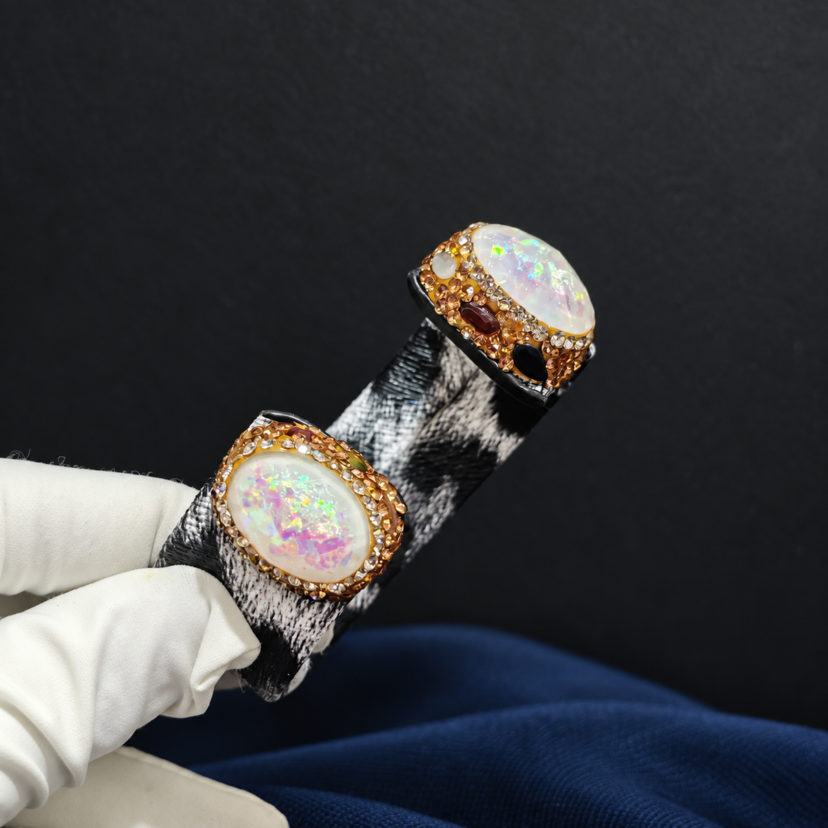 New Arrival Leopard‑Print Leather Natural Crystal Rhinestone‑Inlaid Bangle