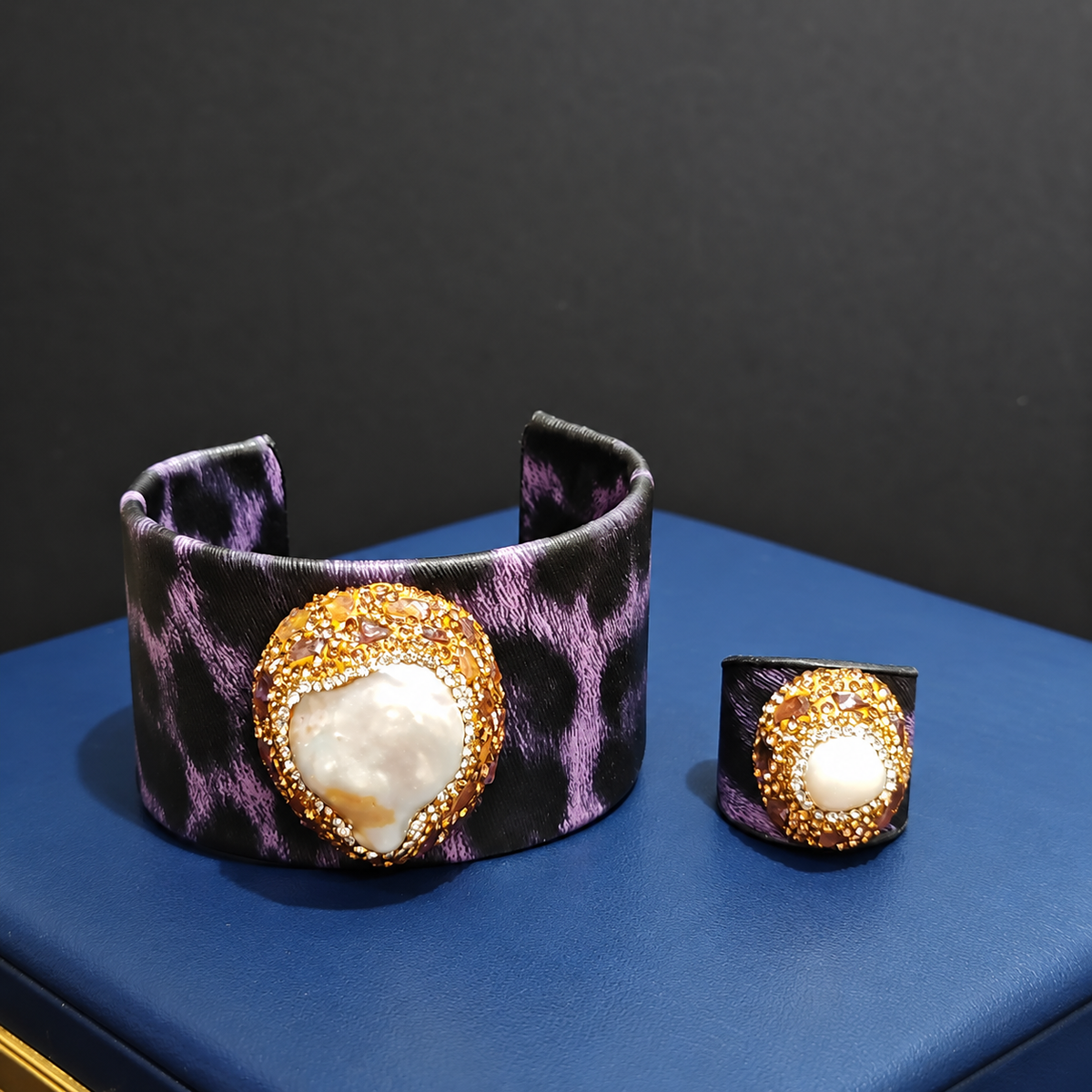 Natural Pearl Rhinestone‑Inlaid Leopard‑Print Leather 2‑Piece Jewelry Set, Bangle & Ring