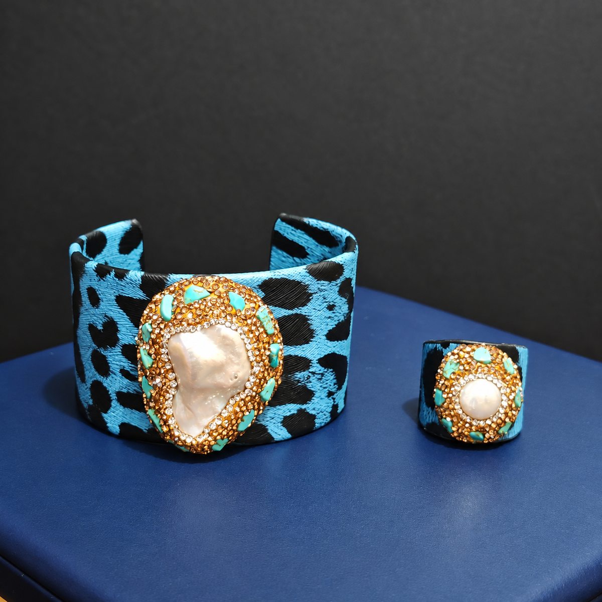 Natural Pearl Rhinestone‑Inlaid Leopard‑Print Leather 2‑Piece Jewelry Set, Bangle & Ring