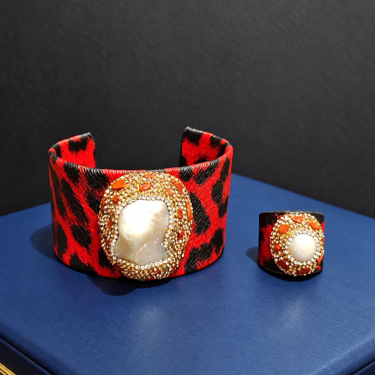 Natural Pearl Rhinestone‑Inlaid Leopard‑Print Leather 2‑Piece Jewelry Set, Bangle & Ring
