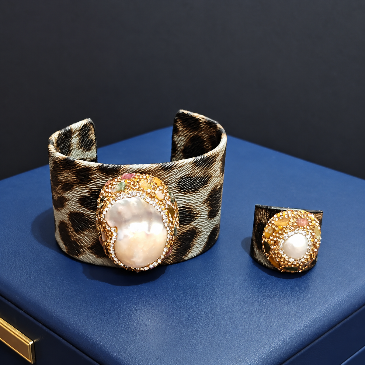 Natural Pearl Rhinestone‑Inlaid Leopard‑Print Leather 2‑Piece Jewelry Set, Bangle & Ring